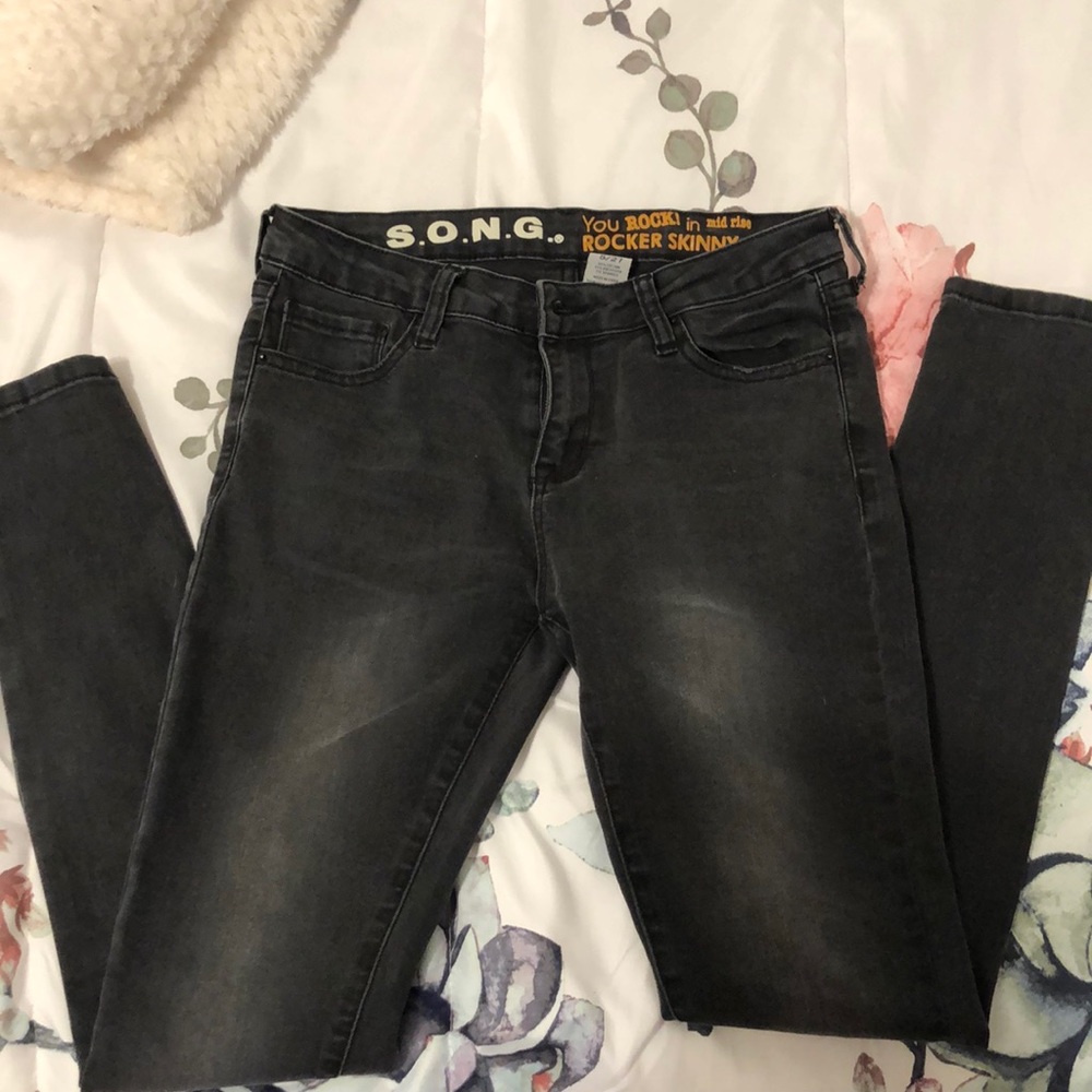 Black light wash skinny jeans